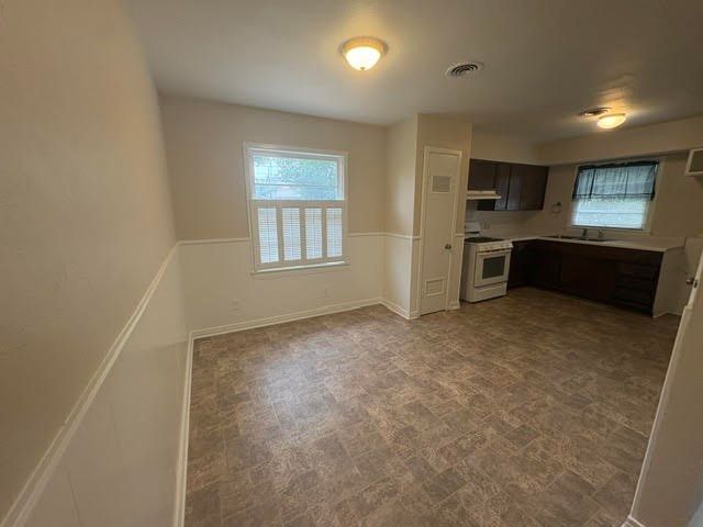 105 SW Taylor Street, Burleson, TX 76028