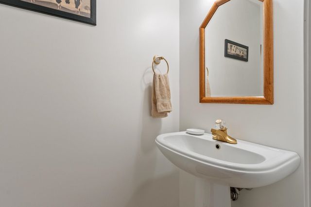 12 Aladdin Road, Windham, NH 03087