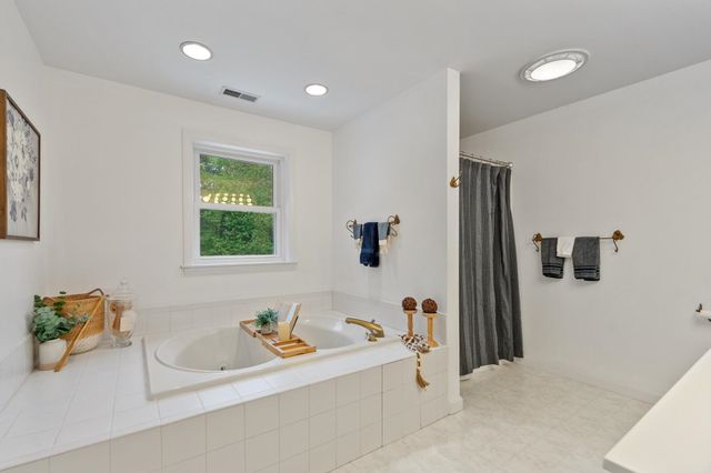 12 Aladdin Road, Windham, NH 03087