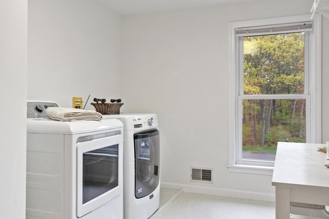 12 Aladdin Road, Windham, NH 03087