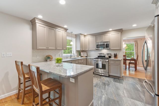 12 Aladdin Road, Windham, NH 03087