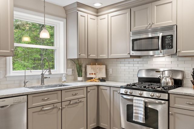 12 Aladdin Road, Windham, NH 03087
