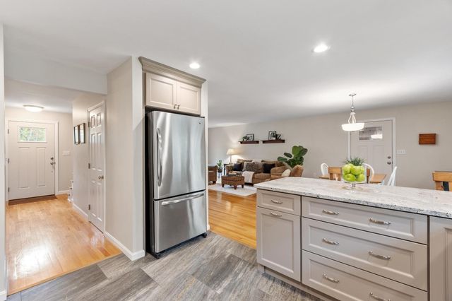 12 Aladdin Road, Windham, NH 03087