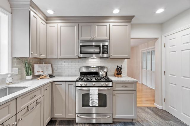 12 Aladdin Road, Windham, NH 03087