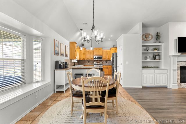 8133 Forrest Glenn Road, Claremore, OK 74019