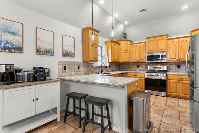 8133 Forrest Glenn Road, Claremore, OK 74019