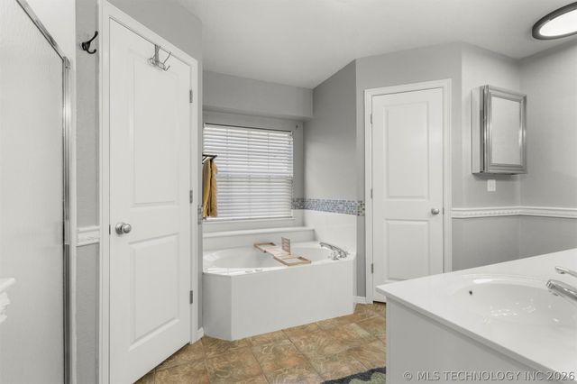 8133 Forrest Glenn Road, Claremore, OK 74019