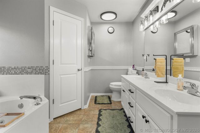 8133 Forrest Glenn Road, Claremore, OK 74019