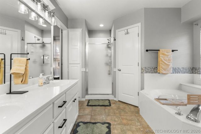 8133 Forrest Glenn Road, Claremore, OK 74019