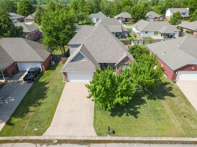 8133 Forrest Glenn Road, Claremore, OK 74019
