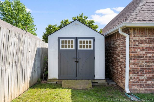 8133 Forrest Glenn Road, Claremore, OK 74019