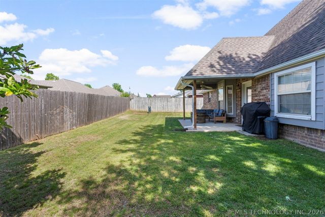 8133 Forrest Glenn Road, Claremore, OK 74019