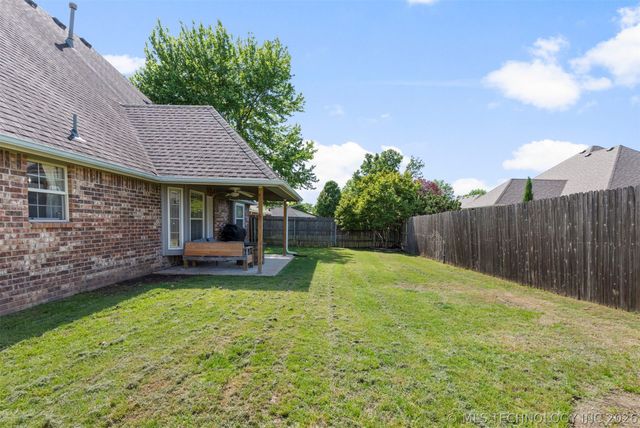 8133 Forrest Glenn Road, Claremore, OK 74019