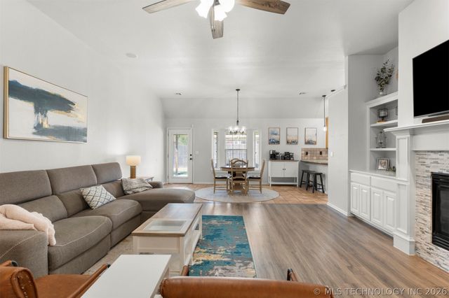 8133 Forrest Glenn Road, Claremore, OK 74019