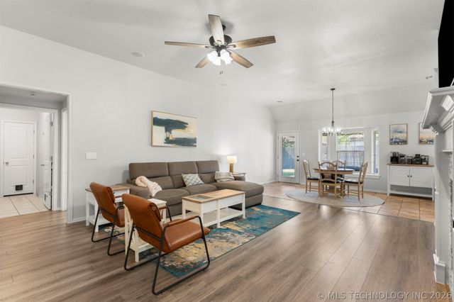 8133 Forrest Glenn Road, Claremore, OK 74019