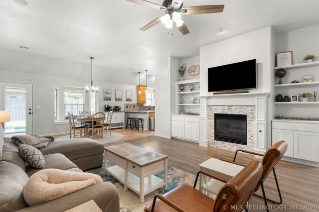 8133 Forrest Glenn Road, Claremore, OK 74019
