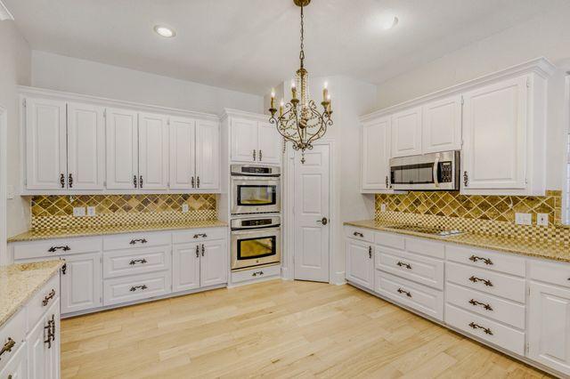 27 Wellington Oaks Circle, Denton, TX 76210