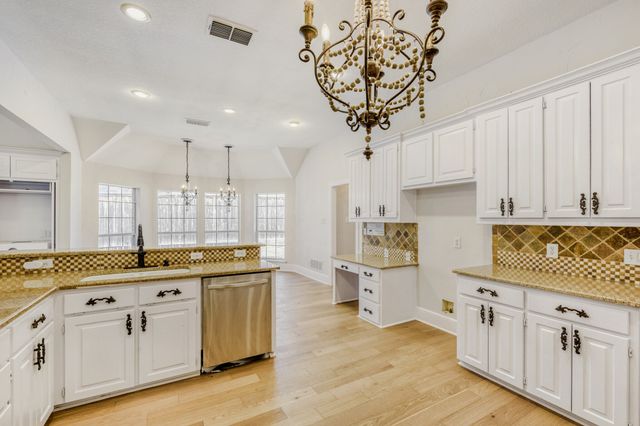 27 Wellington Oaks Circle, Denton, TX 76210