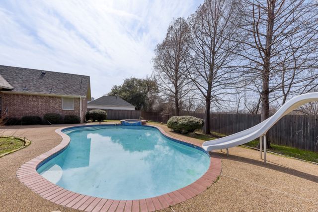 27 Wellington Oaks Circle, Denton, TX 76210