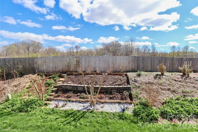 1530 Forest Park Drive, Statesville, NC 28677