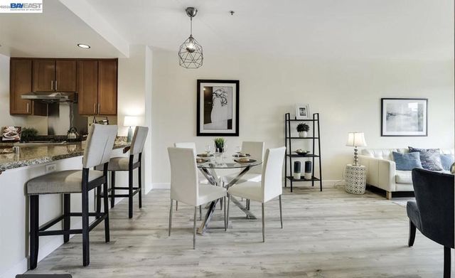 423 423 7Th St 208, Oakland, CA 94607