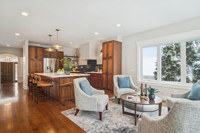 721 Meadow Lane, Libertyville, IL 60048