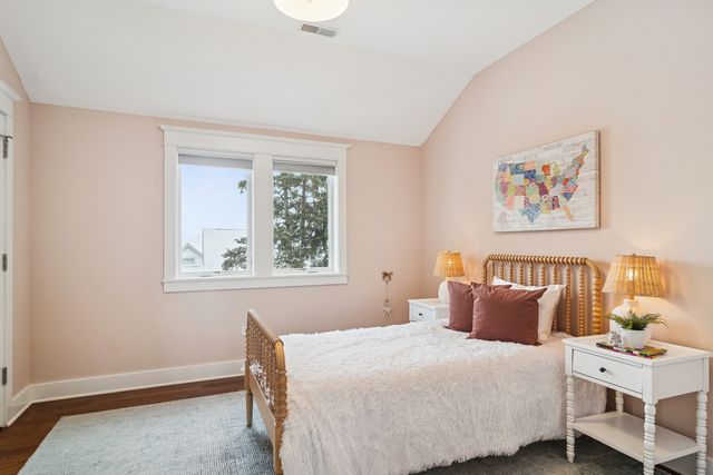 721 Meadow Lane, Libertyville, IL 60048