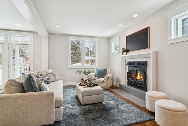 721 Meadow Lane, Libertyville, IL 60048