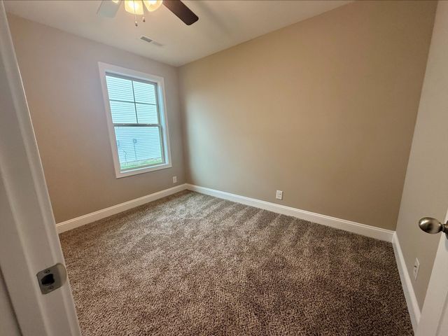 946 Tufnel Dr, Clarksville, TN 37040
