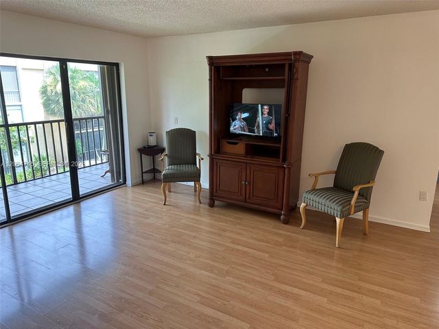 8415 SW 107th Ave 303W, Miami, FL 33173