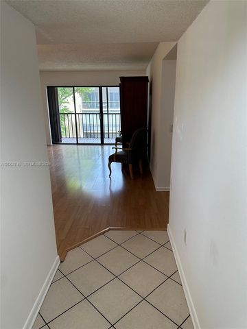8415 SW 107th Ave 303W, Miami, FL 33173