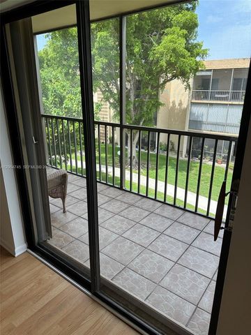 8415 SW 107th Ave 303W, Miami, FL 33173