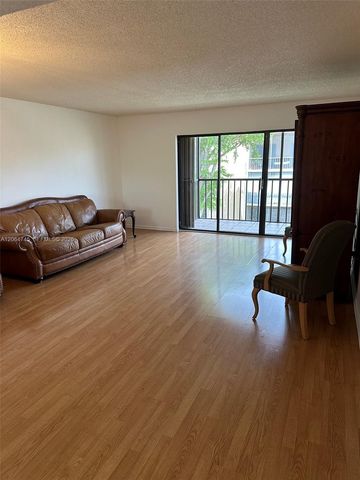 8415 SW 107th Ave 303W, Miami, FL 33173