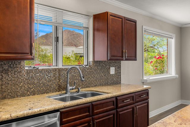 6724 N 58th Place, Paradise Valley, AZ 85253