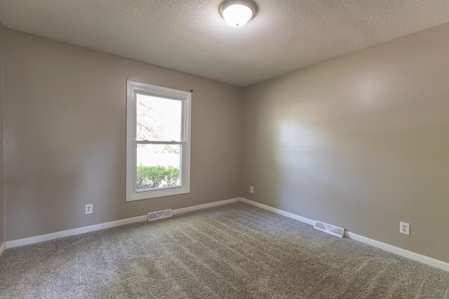 622 MEADOWBROOK CIR, Moberly, MO 65270