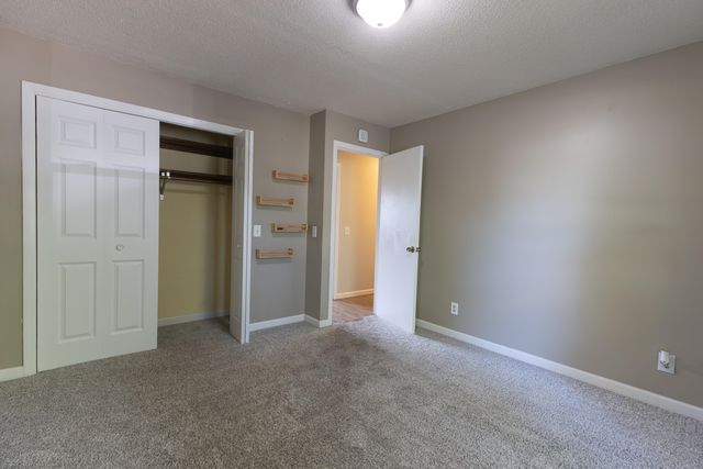 622 MEADOWBROOK CIR, Moberly, MO 65270