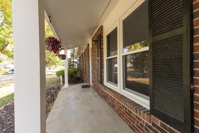 622 MEADOWBROOK CIR, Moberly, MO 65270