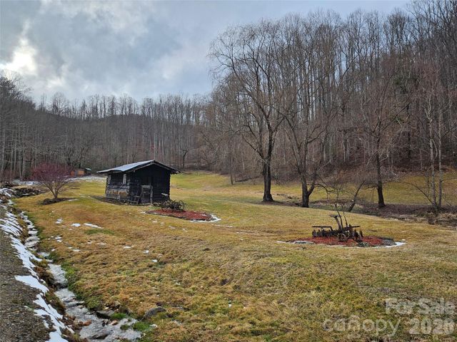 000 Slippery Rock Lane, Waynesville, NC 28785