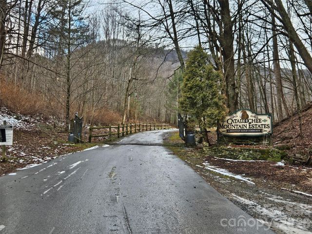 000 Slippery Rock Lane, Waynesville, NC 28785