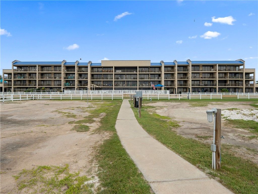 1021 S Water St 312, Rockport, TX 78382 — exterior