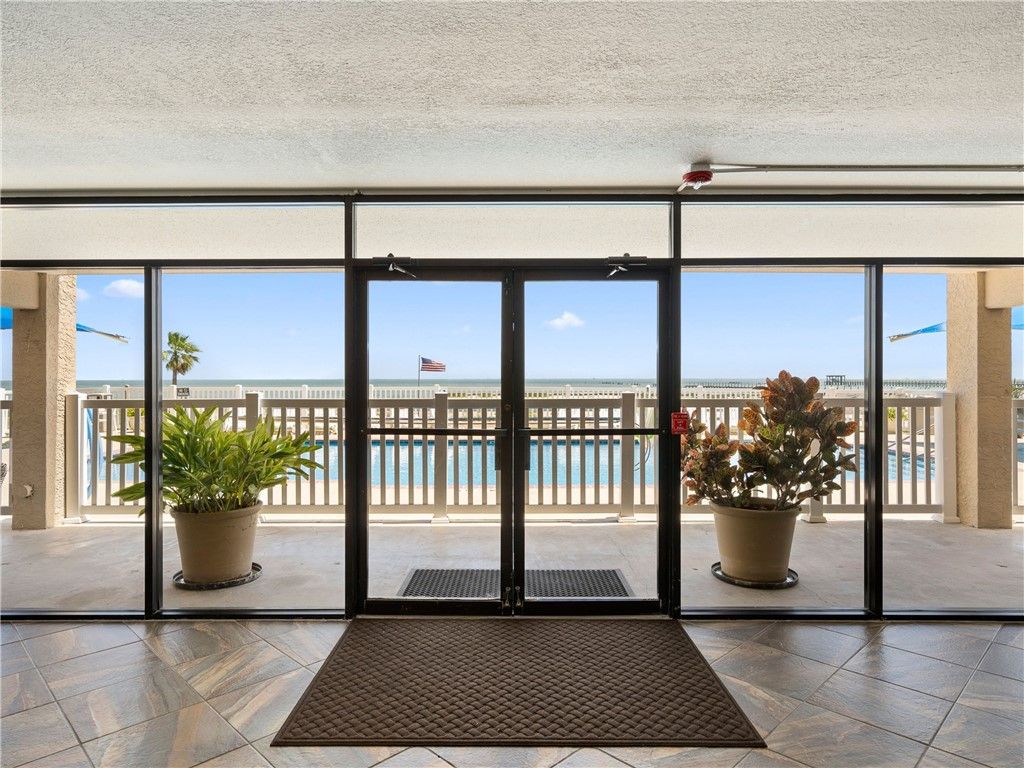 1021 S Water St 312, Rockport, TX 78382 — photo 2
