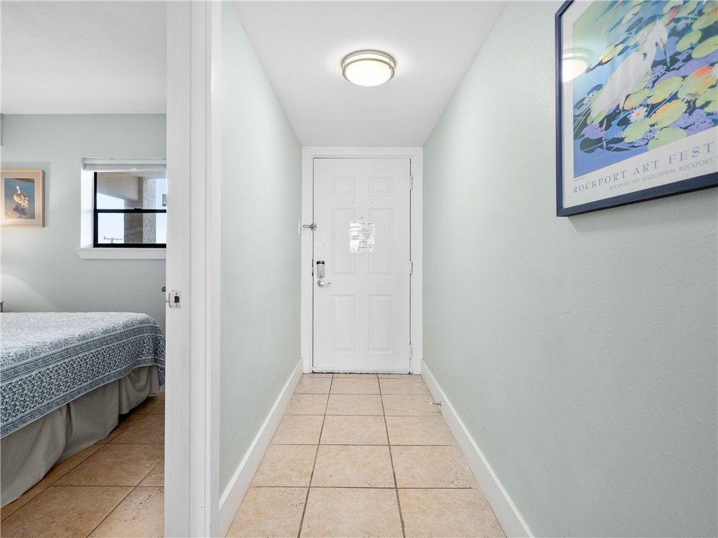 1021 S Water St 312, Rockport, TX 78382 — photo 4