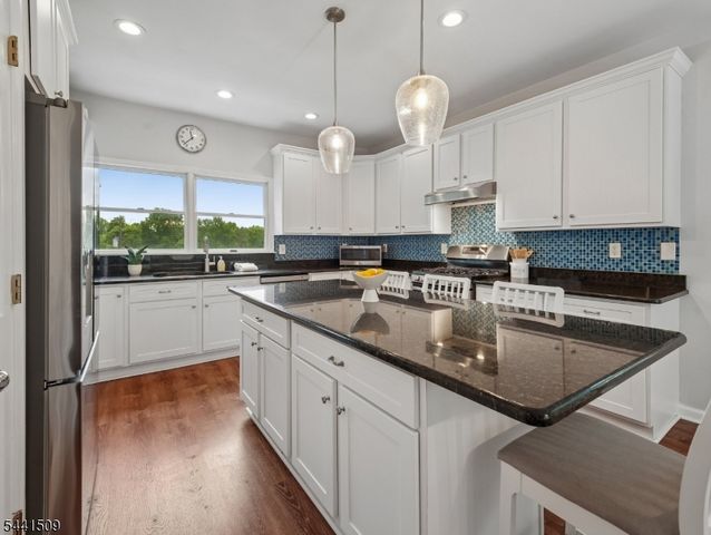 610 River Rd, Chatham Twp., NJ 07928