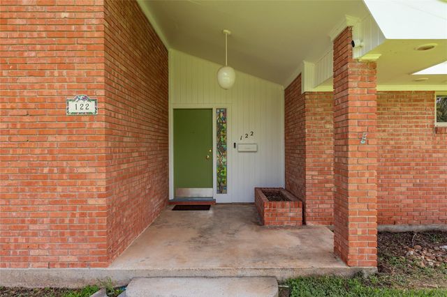 122 Blossom Street, Lake Jackson, TX 77566