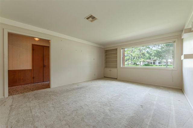 122 Blossom Street, Lake Jackson, TX 77566