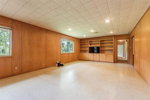 122 Blossom Street, Lake Jackson, TX 77566