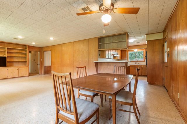 122 Blossom Street, Lake Jackson, TX 77566