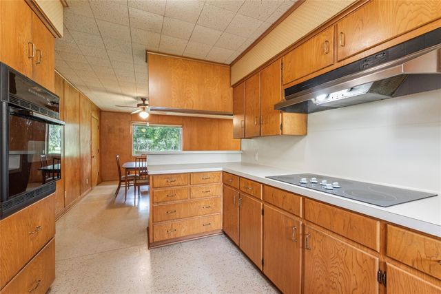 122 Blossom Street, Lake Jackson, TX 77566