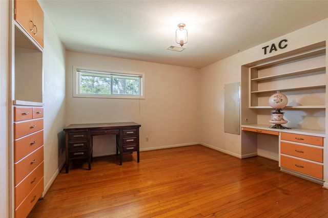 122 Blossom Street, Lake Jackson, TX 77566