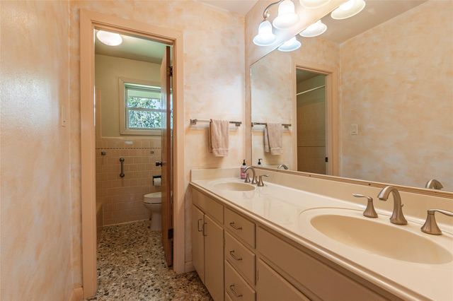 122 Blossom Street, Lake Jackson, TX 77566